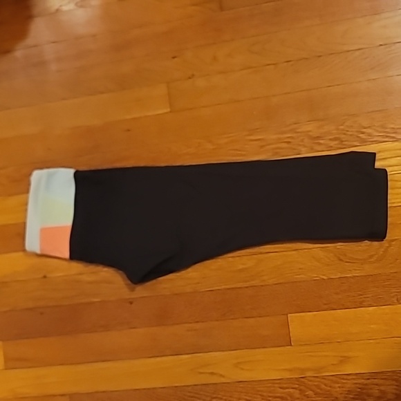 Lululemon Capri pant - Picture 3 of 4